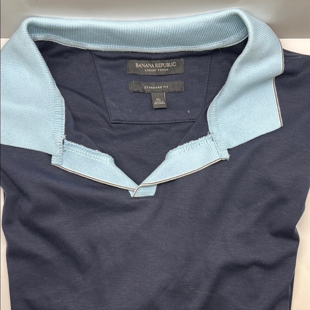 Banana Republic XL Luxury-Touch Standard Fit Dark Blue Polo w/ Light Blue Collar